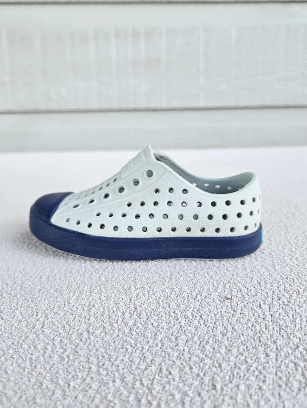 Native Jefferson Navy Blue Grey SZ C5 Slip-On Breathable Water Shoes